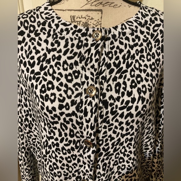 Ladies Size Large Rafaella Leopard Button Down Sweater - Picture 10 of 14